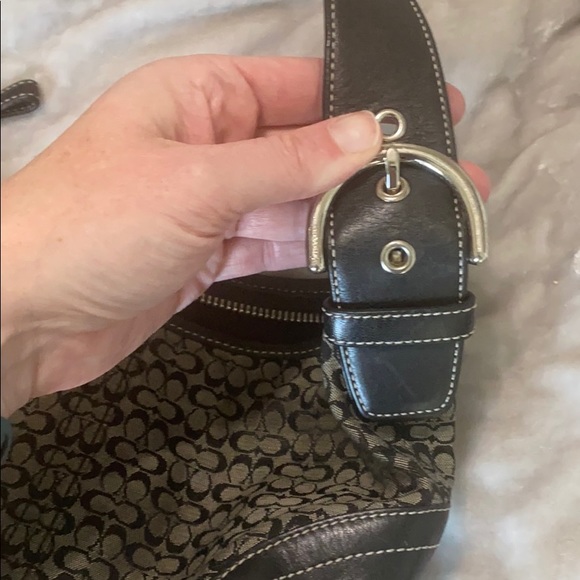 Small Monogrammed Coach Shoulder Bag. - Picture 3 of 7